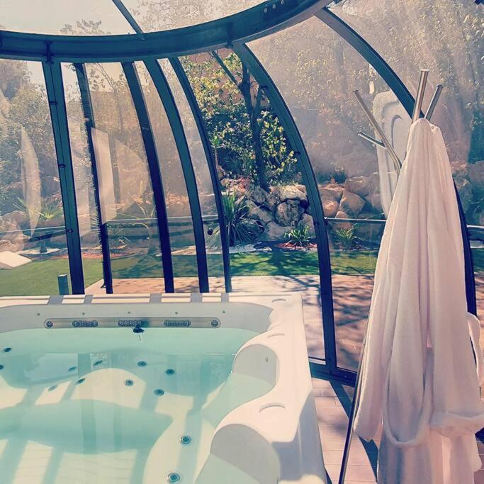 La Bonne Etoile Marseille ! Hebergement Romantique ! Jacuzzi Et Piscine Luaran gambar
