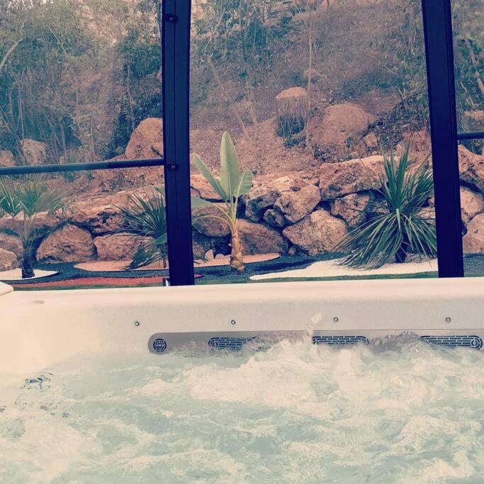 La Bonne Etoile Marseille ! Hebergement Romantique ! Jacuzzi Et Piscine Luaran gambar