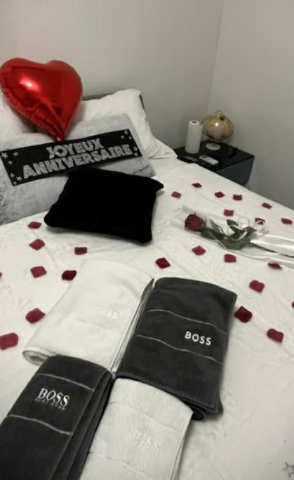 La Bonne Etoile Marseille ! Hebergement Romantique ! Jacuzzi Et Piscine Luaran gambar